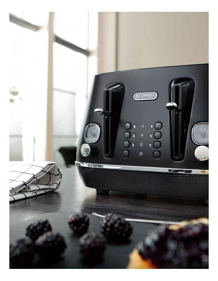 Distinta Moments 4 Slice Toaster CTin4003BK in Black