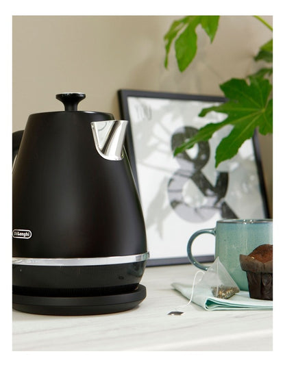 Distinta Moments Kettle 1.7L Kettle in Sunset Black KBIN2001BK