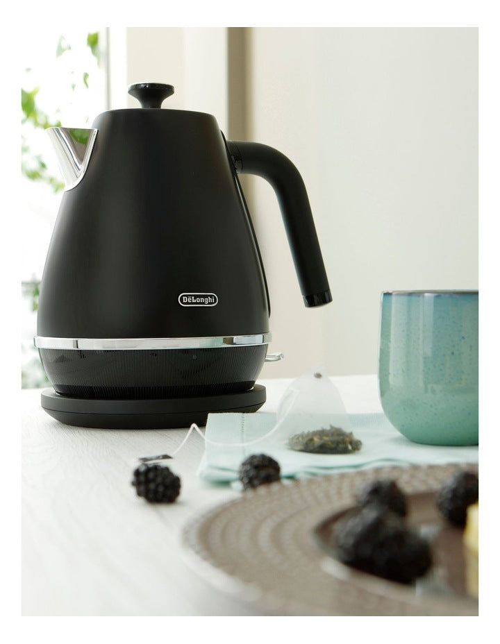 Distinta Moments Kettle 1.7L Kettle in Sunset Black KBIN2001BK