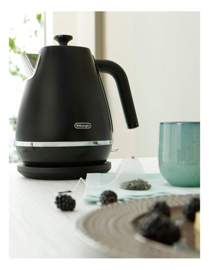 Distinta Moments Kettle 1.7L Kettle in Sunset Black KBIN2001BK