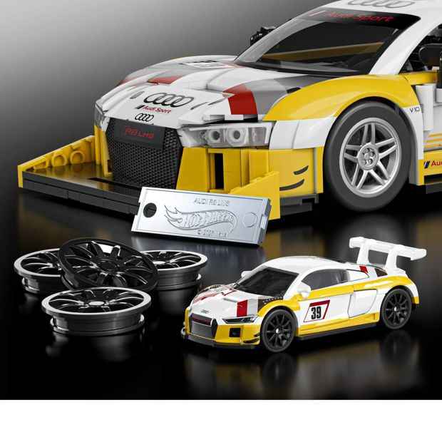 Mattel Brick Shop Hot Wheels ‘15 Audi R8 LMS Building Toy Kit