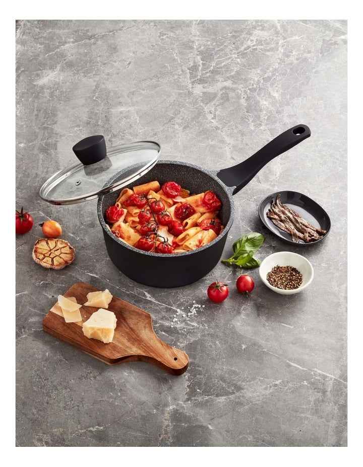 Classic Non-Stick Saucepan with Lid 20cm/2.7L in Black