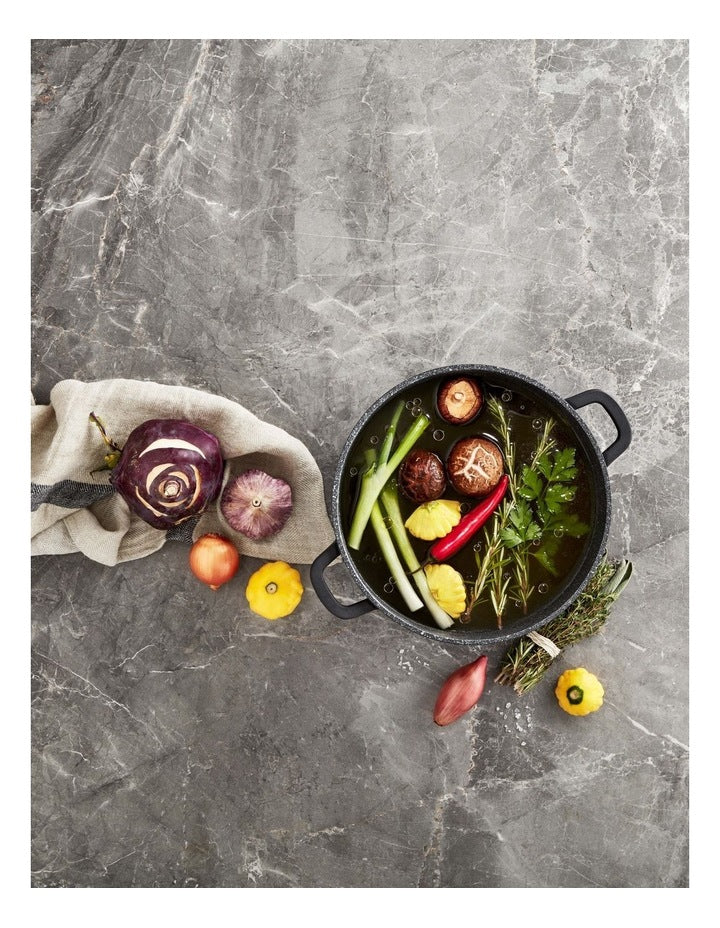 Classic Non-Stick Stockpot with Lid 6.2L in Black