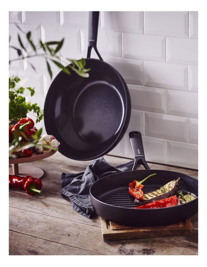 SmartShape 28cm/3.69L Open Wok PFAS-free ceramic non-stick in Black