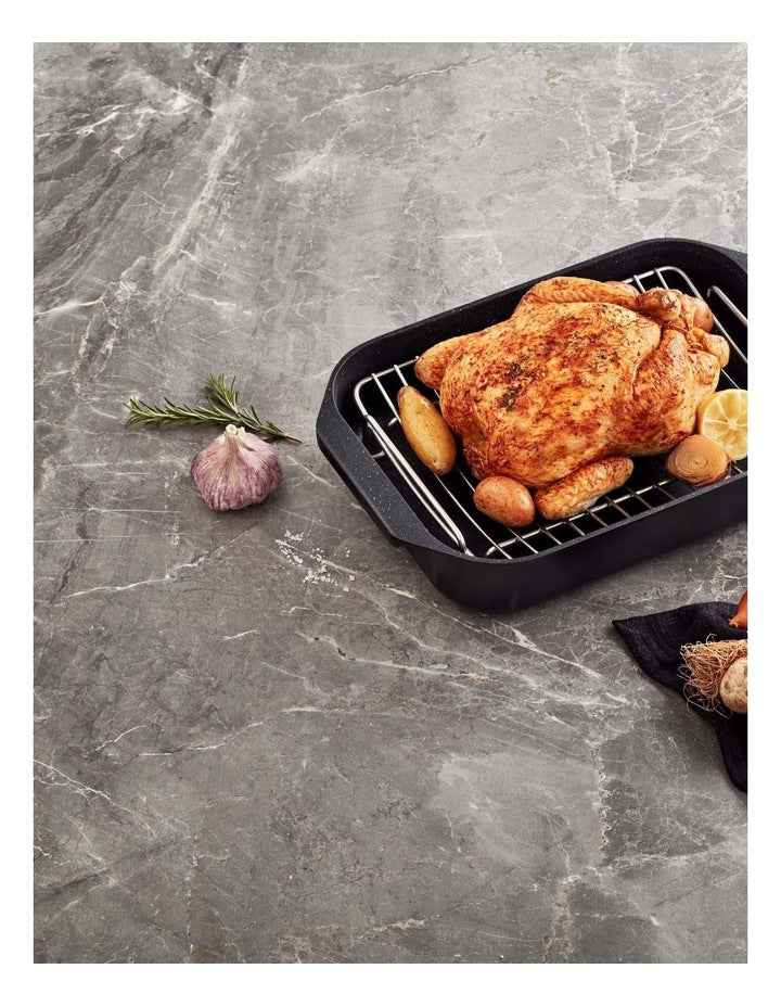 Classic Roaster With Rack 39x26cm in Black