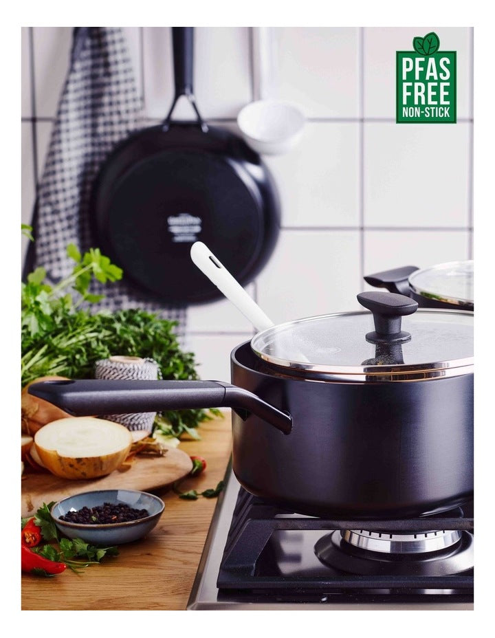 Smartshape Covered Saucepan 20cm in Black PFAS-free ceramic non-stick