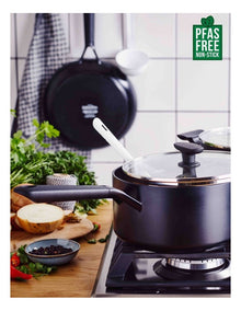 Smartshape Covered Saucepan 20cm in Black PFAS-free ceramic non-stick