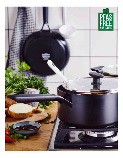 Smartshape Covered Saucepan 20cm in Black PFAS-free ceramic non-stick