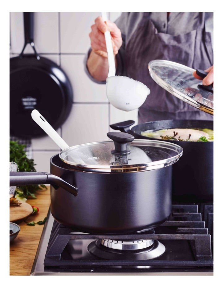 Smartshape Covered Saucepan 20cm in Black PFAS-free ceramic non-stick