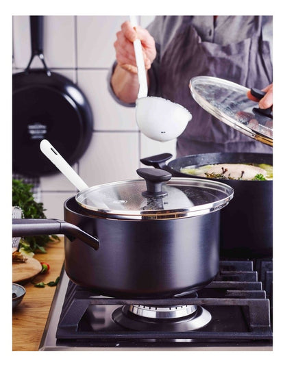 Smartshape Covered Saucepan 20cm in Black PFAS-free ceramic non-stick