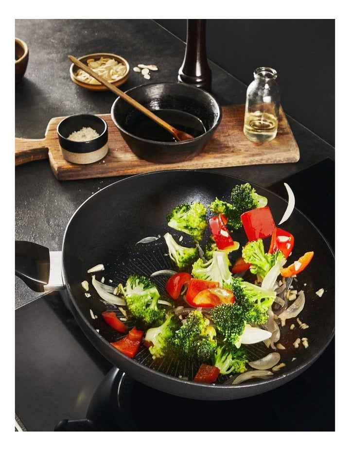 Unlimited 28cm Non-stick Induction Wok in Black