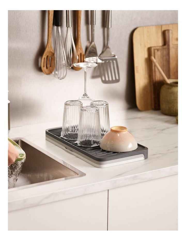 Tier Expandable Draining Mat in Grey