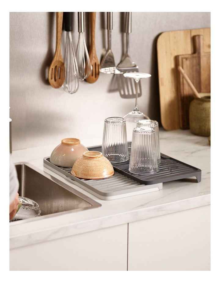 Tier Expandable Draining Mat in Grey