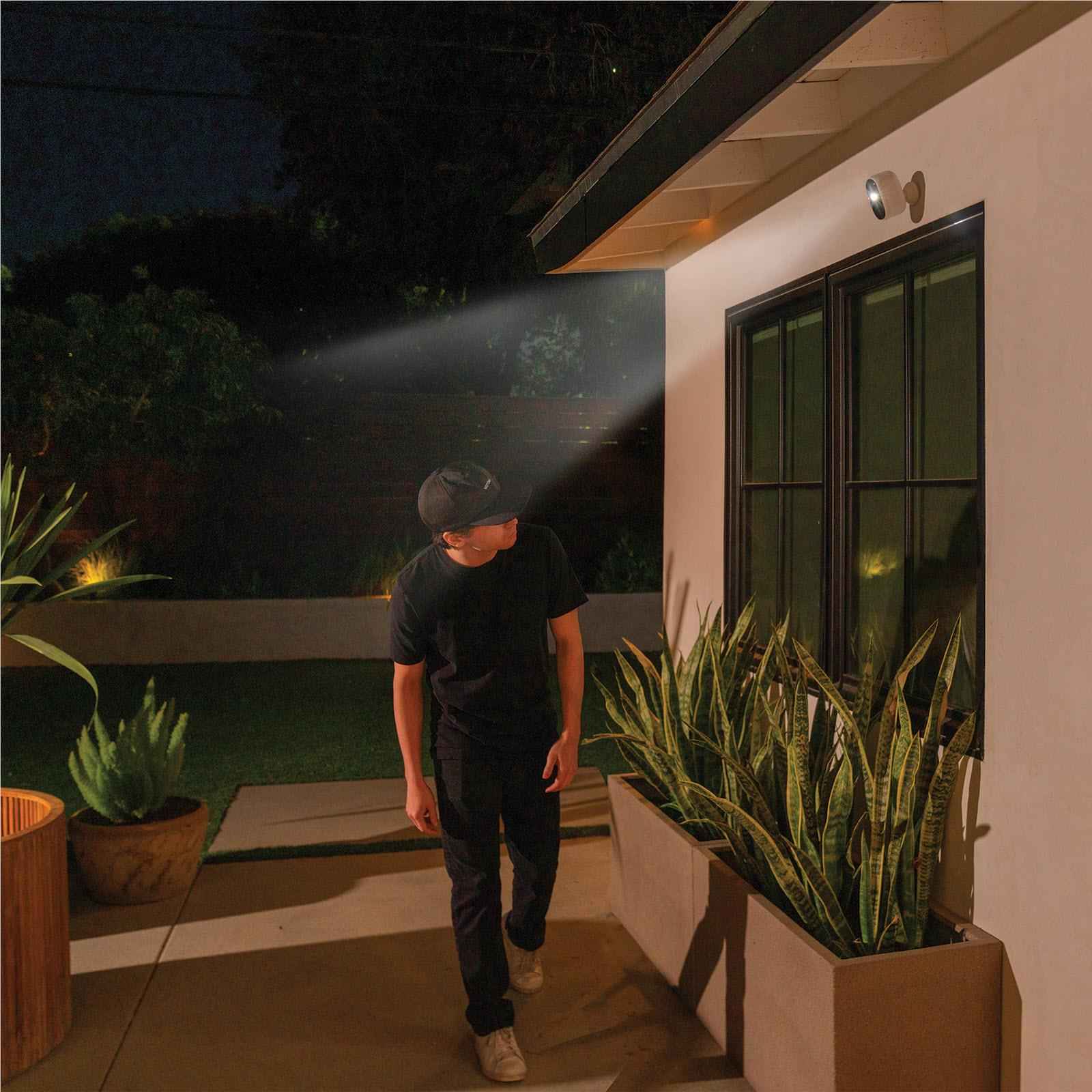 Arlo Essentials 2K (3rd Gen) Outdoor Solar Security Camera Kit  + 6M Subscription (4 Pack)