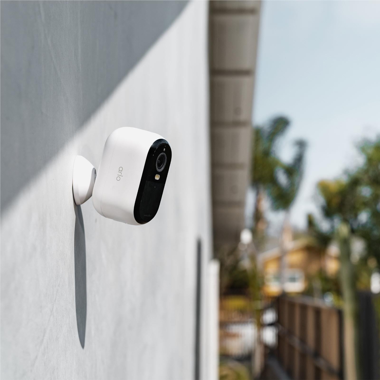 Arlo Essentials 2K (3rd Gen) Outdoor Solar Security Camera Kit  + 6M Subscription (4 Pack)