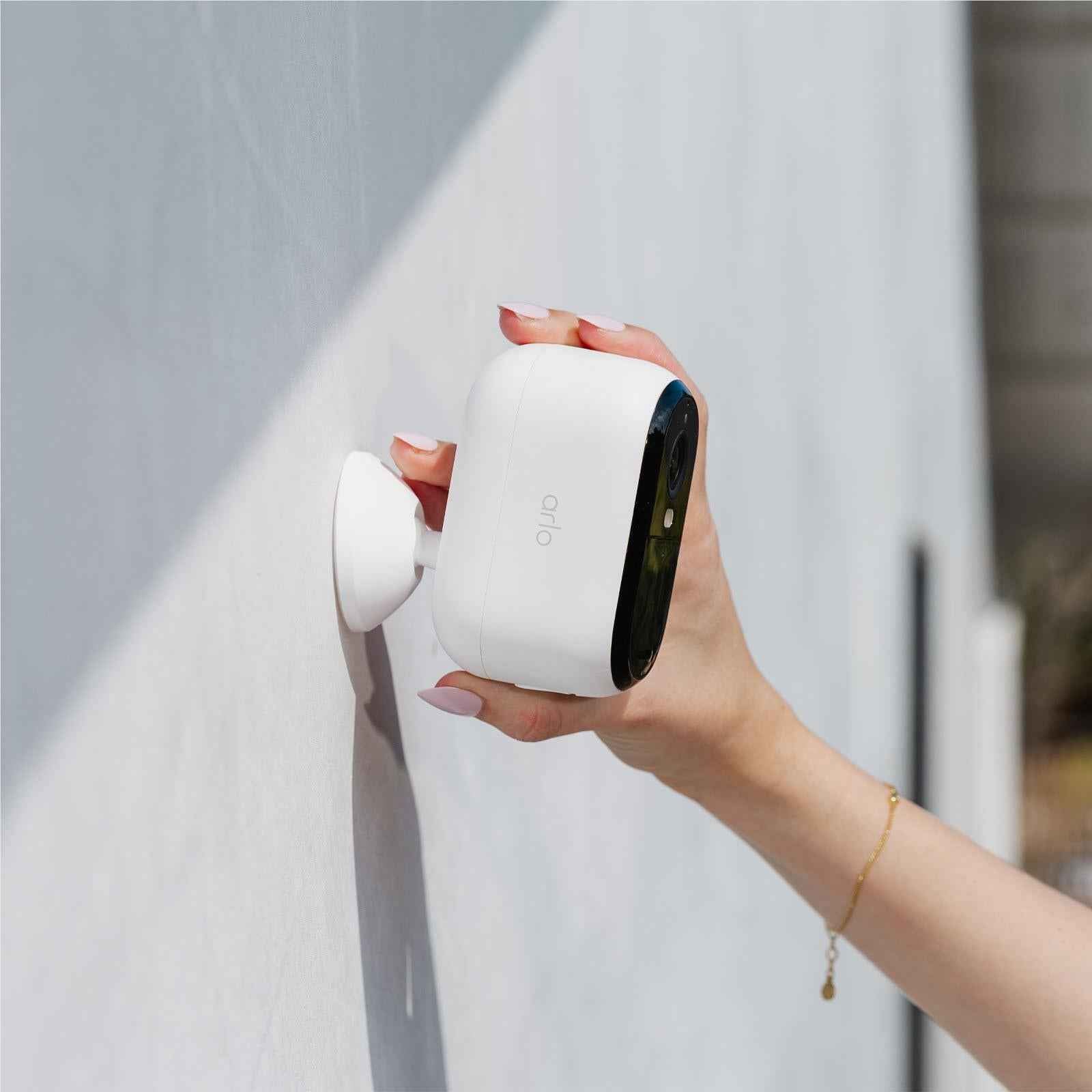 Arlo Essentials 2K (3rd Gen) Outdoor Solar Security Camera Kit  + 6M Subscription (4 Pack)