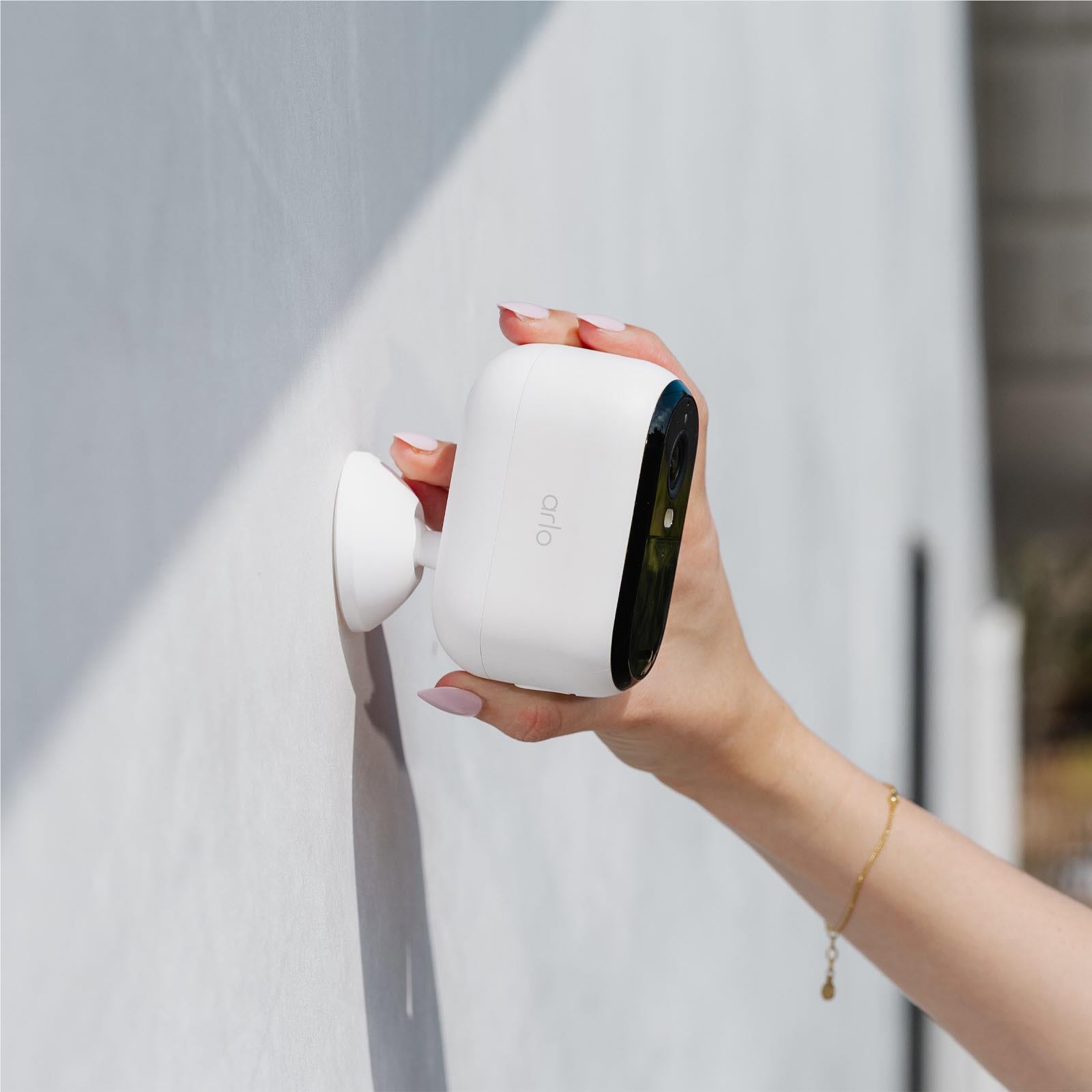 Arlo Essentials 2K (3rd Gen) Outdoor Solar Security Camera Kit  + 6M Subscription (4 Pack)
