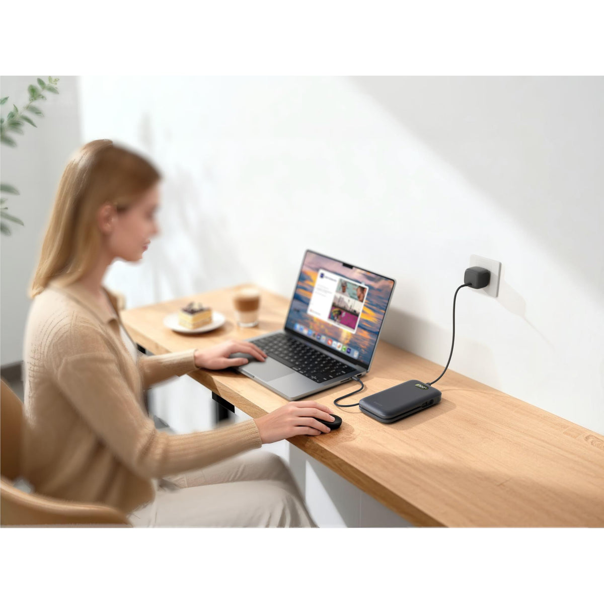 Belkin UltraCharge Pro Laptop Power Bank 27K 140W