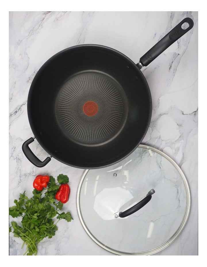 Specialty Hard Anodised Non-Stick Wok 32cm with Lid in Black