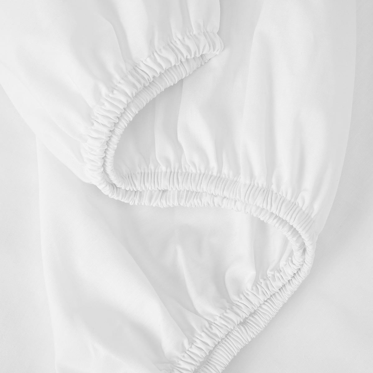 250 Thread Count Cotton Rich Fitted Sheet - Queen Bed, White