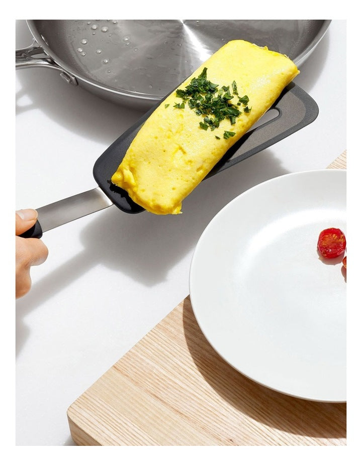 Silicone Flexible Omelet Turner in Black