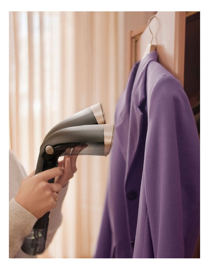 7000 Series Handheld Garment Steamer in Black