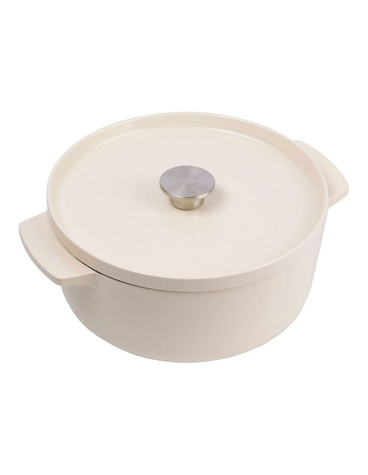 Covered Casserole 26cm/5.2L in Almond Cream