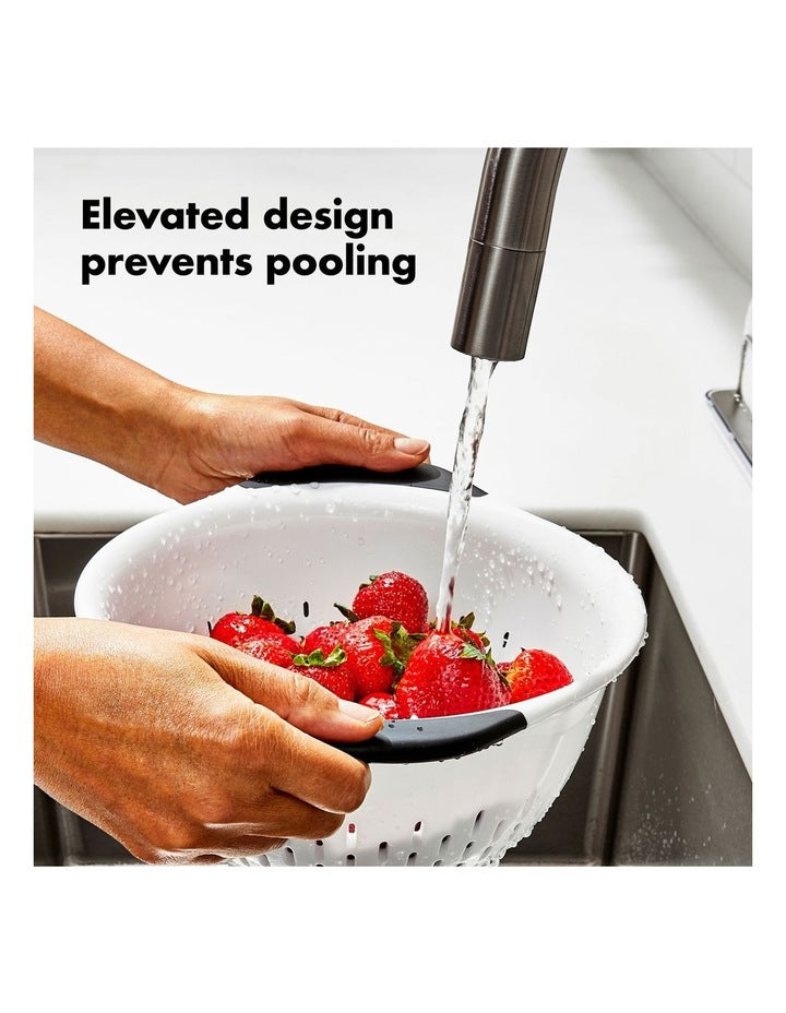 Colander in White