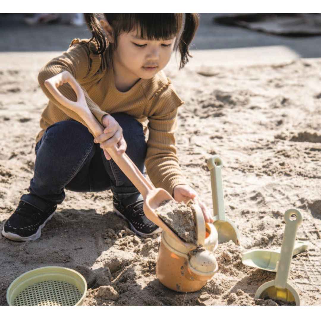 Dantoy Bioplastics Recycled Sand Set 45pcs Sensory Outdoor Play Tools Sand and Water Toys School Range 2yrs+ (Bulky Shipping)