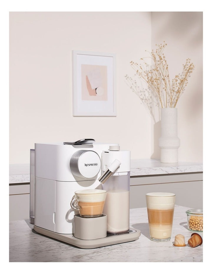 Gran Lattissima Automatic Capsule Coffee Machine in White EN640W