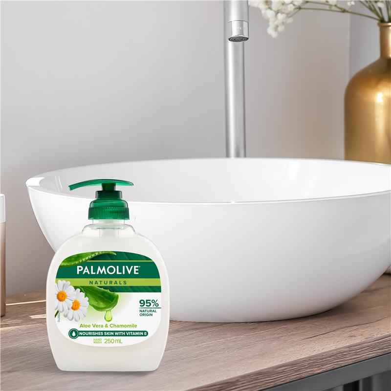 Palmolive Naturals Softwash Hand Wash Aloe Vera & Chamomile 250ml