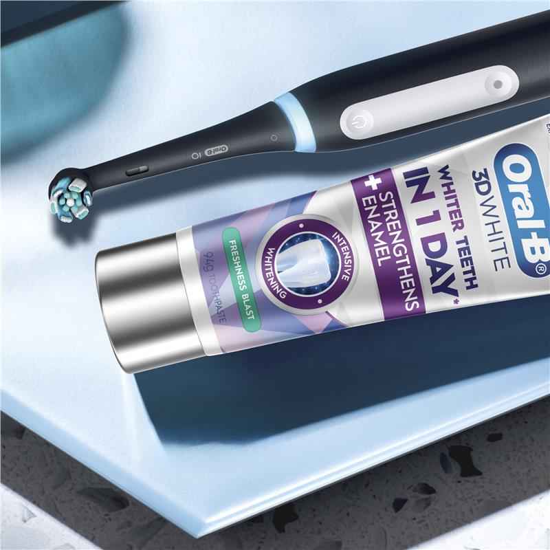 Oral B Toothpaste 3D White Intensive Whitening Freshness Blast 94g