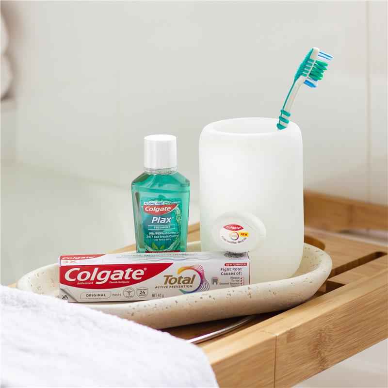 Colgate Travel Essentials Toothbrush, Toothpaste, Mouthwash, Floss & travel bag Pack