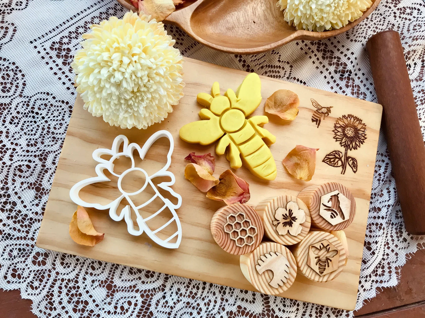 Bee Eco Cutter by Beadiebug Playdough Sand Toys Art and Craft for Kids 3yrs+