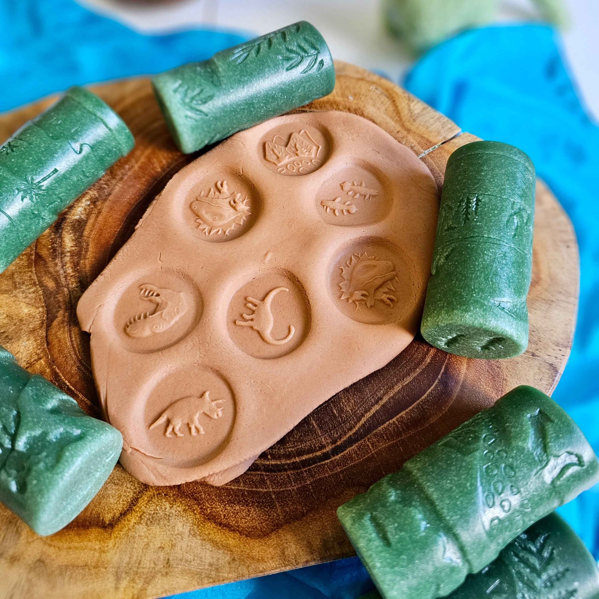 Yellow Door Let's Roll Dinosaurs Rolling Pin Art and Craft for Kids Playdough Sand Toys Sensory Toys Toddler Dinosaur and Dragon Theme 2yrs+