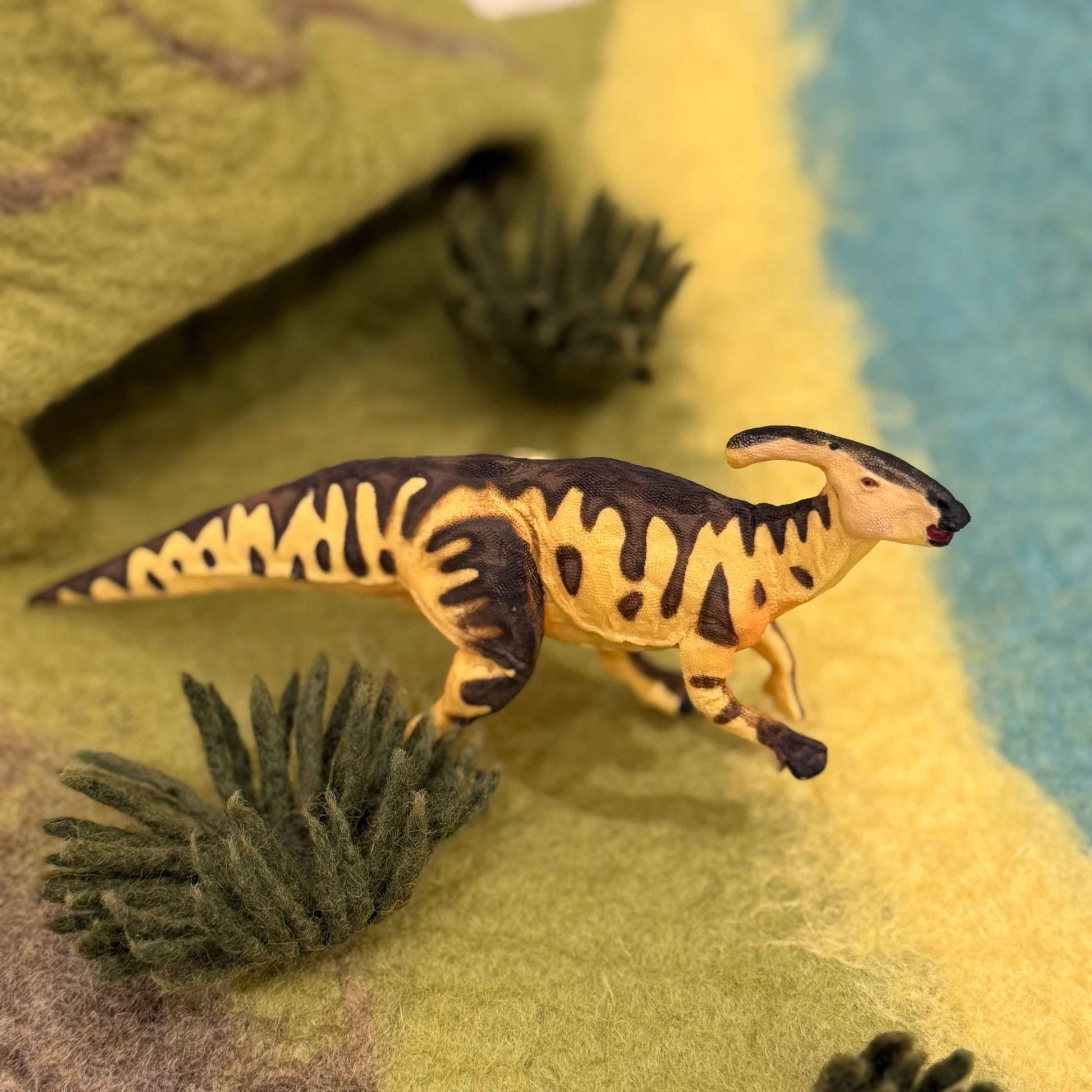 Parasaurolophus Figurine by Safari Ltd Large Dinosaur & Prehistoric World Collection Animal Figurines Dinosaur and Dragon Theme 3yrs+