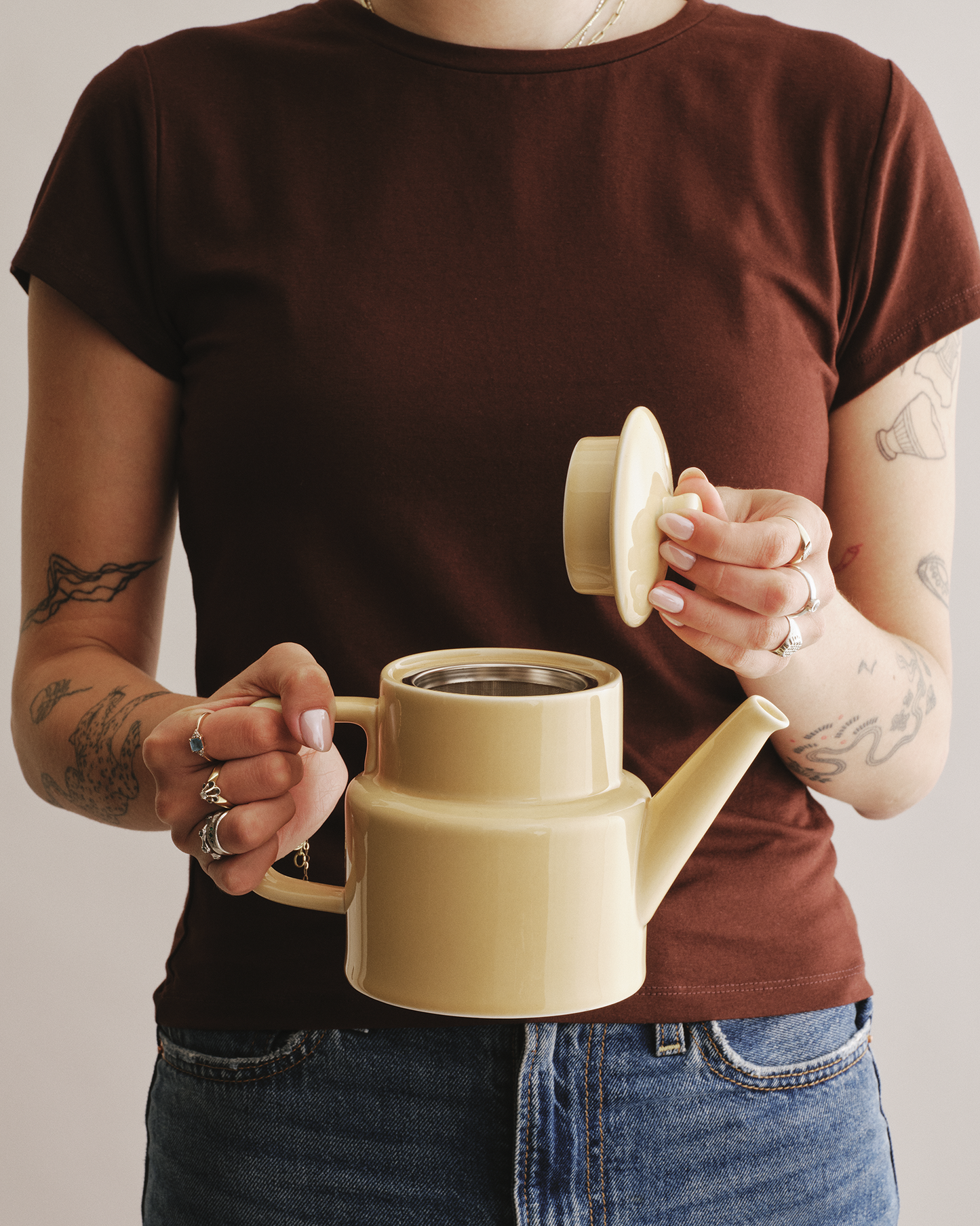 Billy Tall Teapot Biscuit