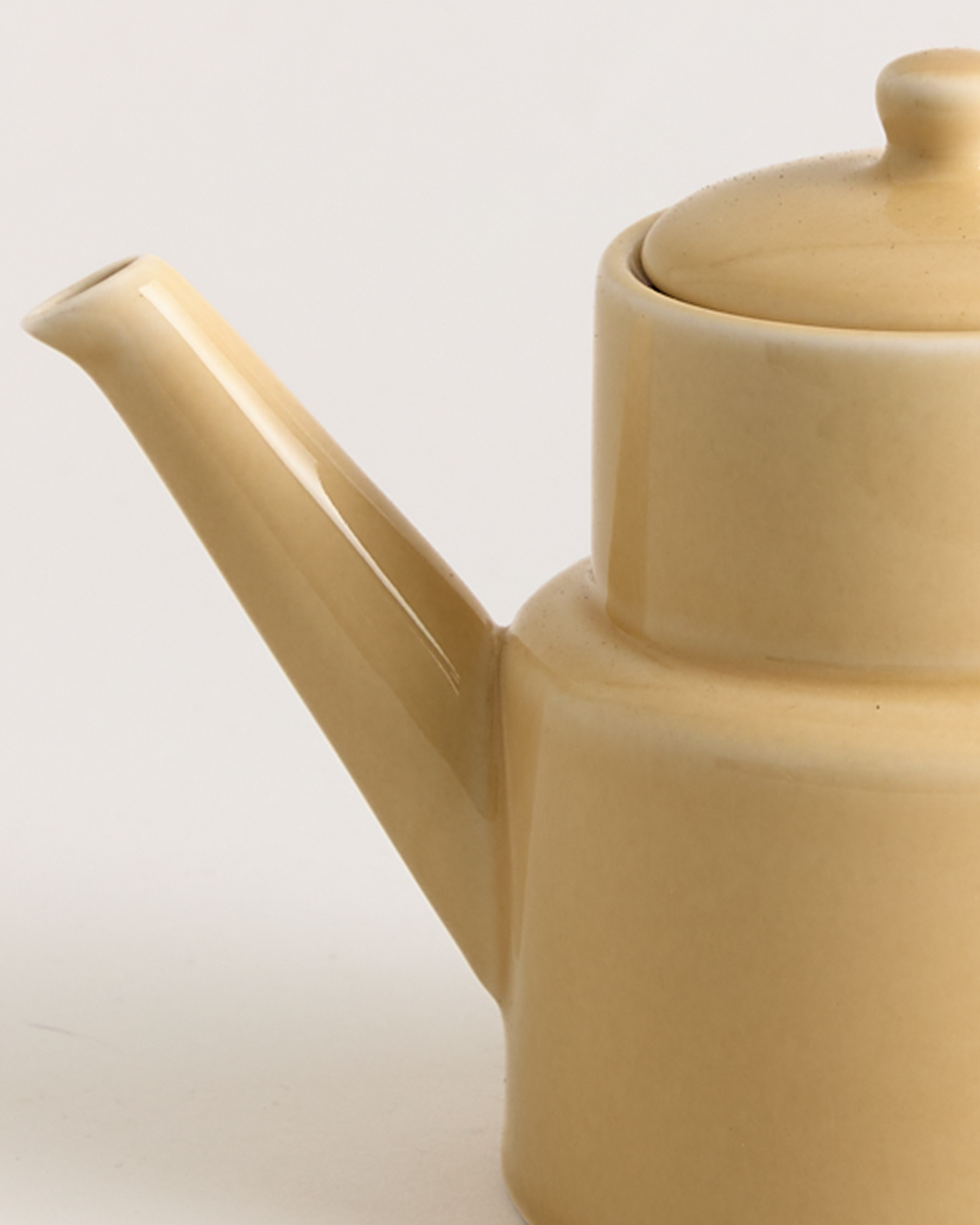 Billy Tall Teapot Biscuit