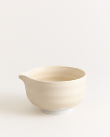 Hibi Spouted Matcha Bowl Beige