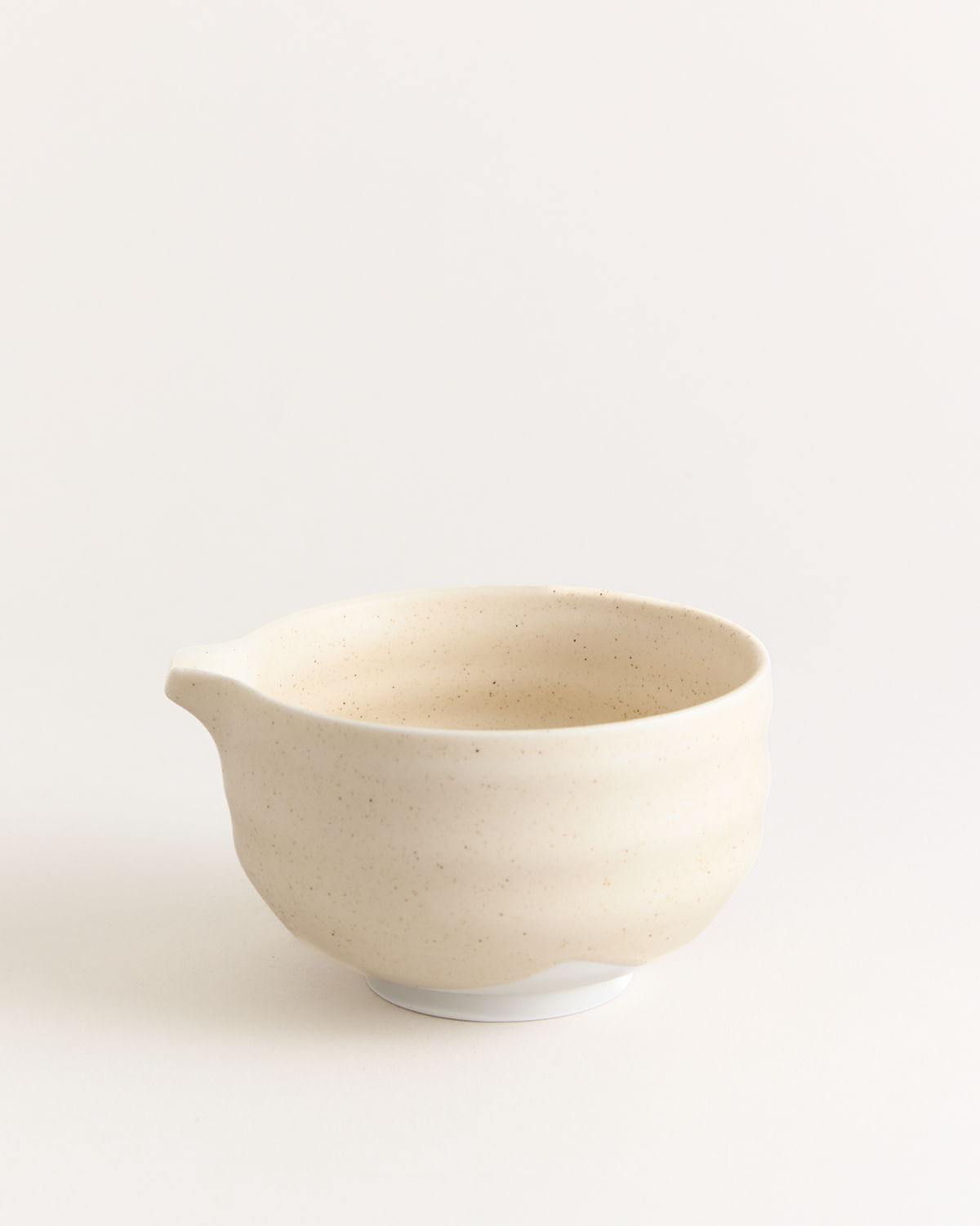 Hibi Chawan Spouted Matcha Bowl - Beige