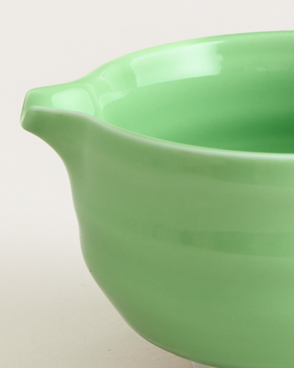 Hibi Chawan Spouted Matcha Bowl - Pistachio