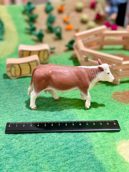 Hereford Cow Figurine by Safari Ltd Farm Collection Animal Figurines 3yrs+