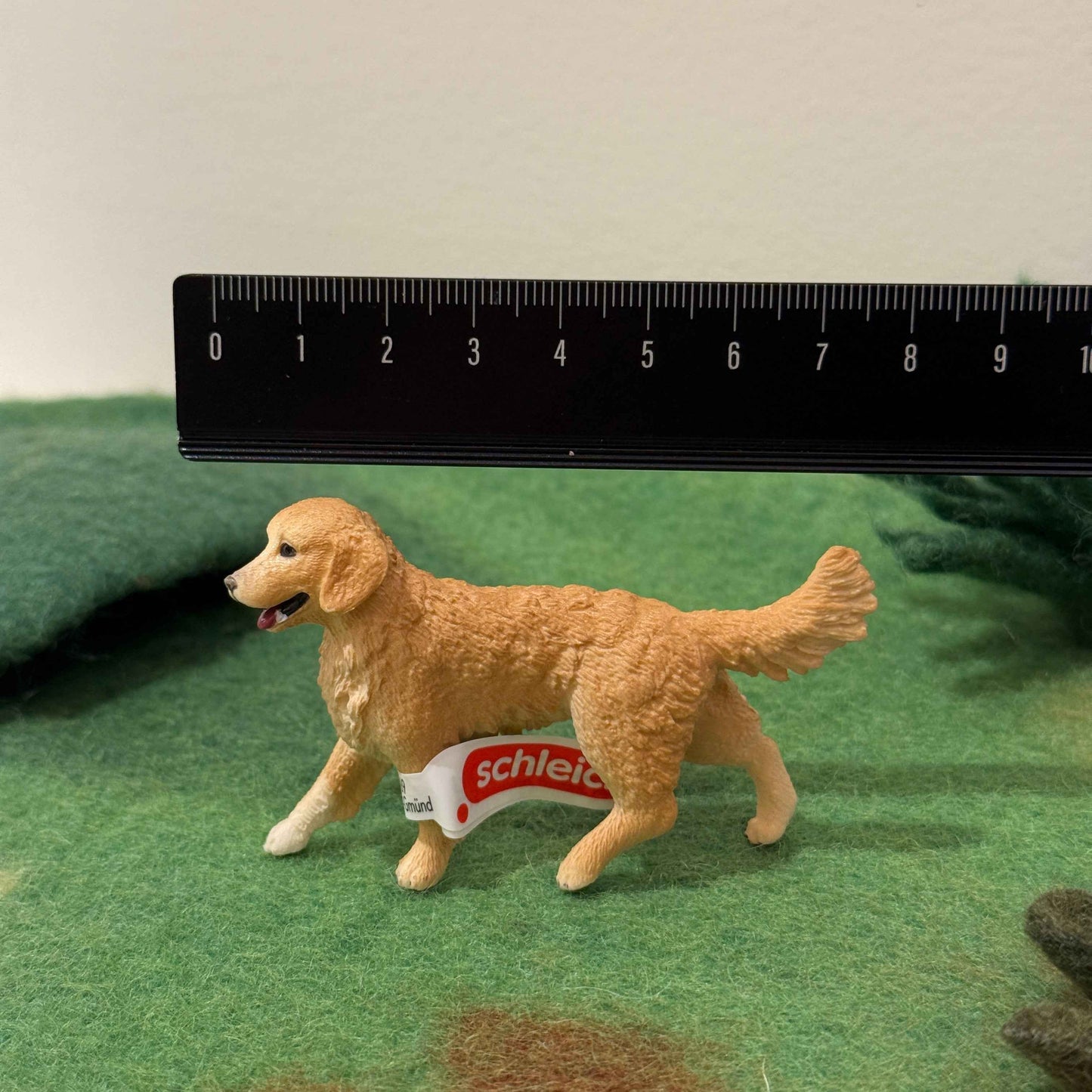 Schleich Golden Retriever Female Figurine Pet Collection Animal Figurines 3yrs+