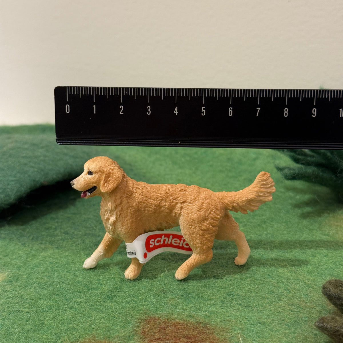 Schleich Golden Retriever Female Figurine Pet Collection Animal Figurines 3yrs+