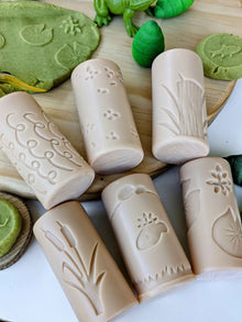 Yellow Door Let’s Roll Habitat Pond Life Rolling Pin Art and Craft for Kids Playdough Sand Sensory Toys 2yrs+