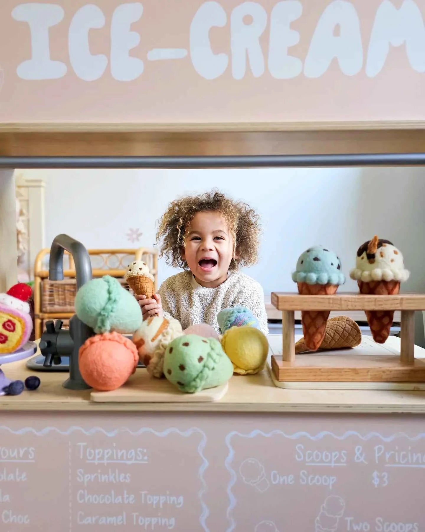 Tara Treasures Felt Ice Cream Set Waffle Cones and 9 Ice Cream Scoops Pretend and Imaginative Play Kitchen Accessories Best Seller Gifting Idea for 3yrs+
