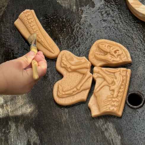 Yellow Door Dig and Discover Ankylosaurus & Tyrannosaurus Rex 9pcs Dinosaur Toys Playdough Sand Toys Sensory Toys School Range 2yrs+