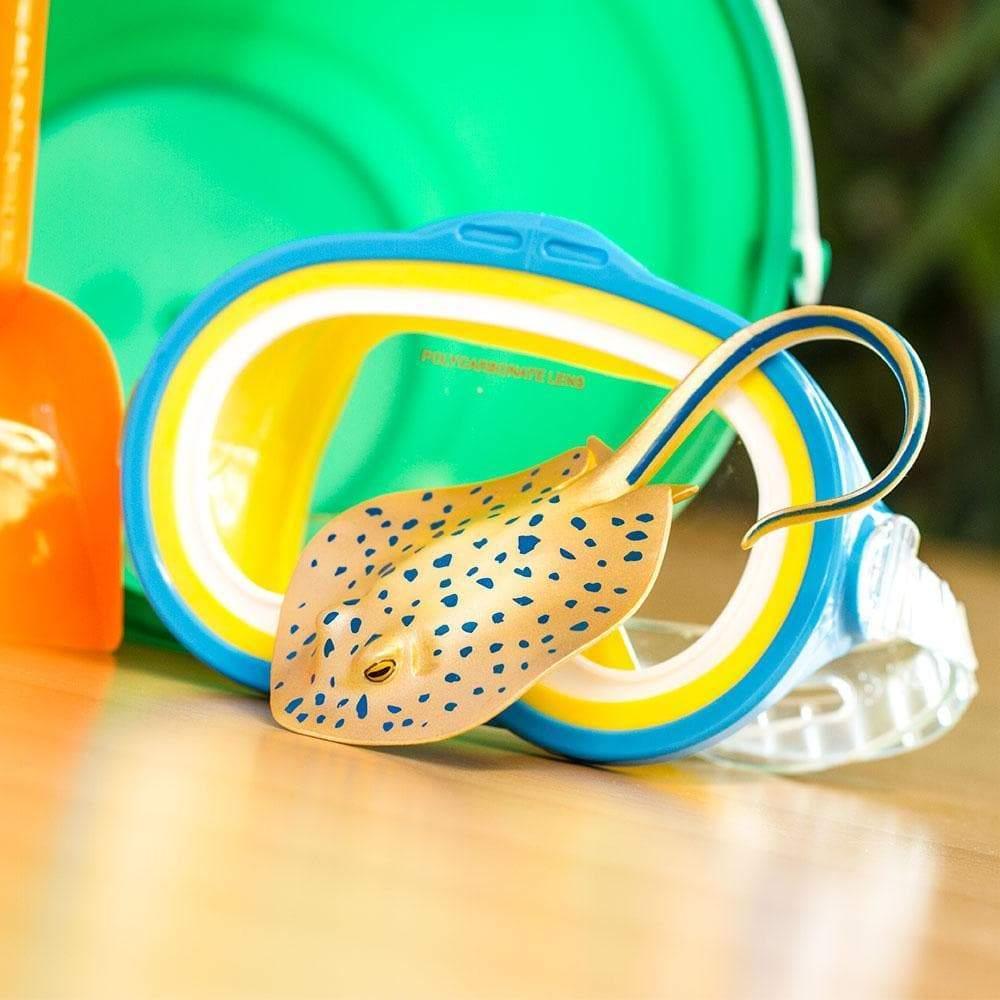 Blue Spotted Ray Figurine by Safari Ltd Sea Life Collection Animal Figurines 3yrs+