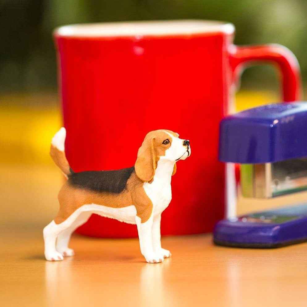 Beagle Dog Figurine by Safari Ltd Farm Collection Animal Figurines 3yrs+