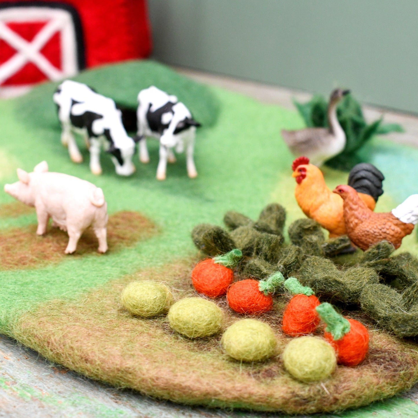 Tara Treasures Small Felt Farm Play Mat Playscape 35cm Farm Animal Toys Pretend & Imaginative Play Best Seller 3yrs+